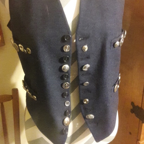 Buttoned Vest - Picture 5 of 8
